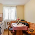 Joos Boardinghouse 라돌프젤암보덴시