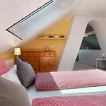 Joos Boardinghouse 라돌프젤암보덴시